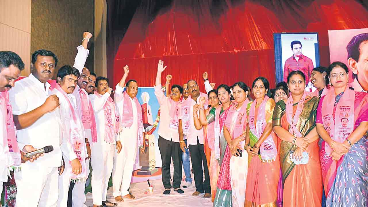 బీఆర్‌ఎస్‌ బలగం పెద్దది