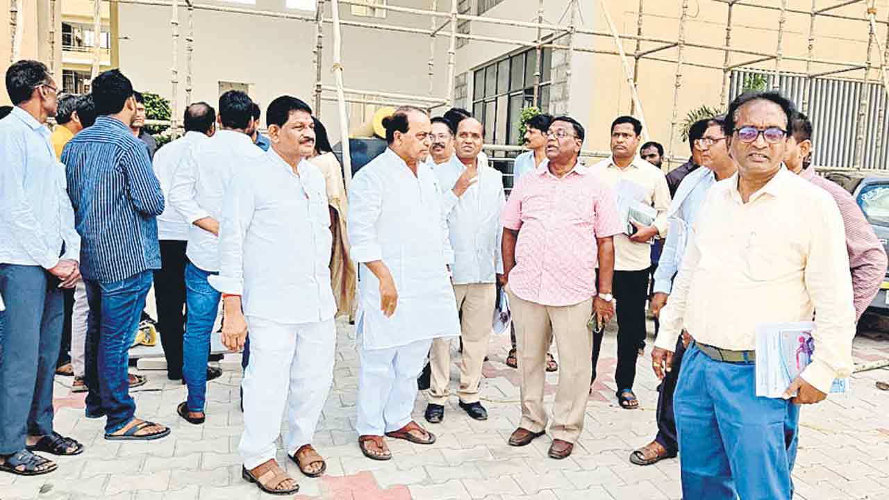 ఉత్సవాలు అంబరాన్నంటాలి