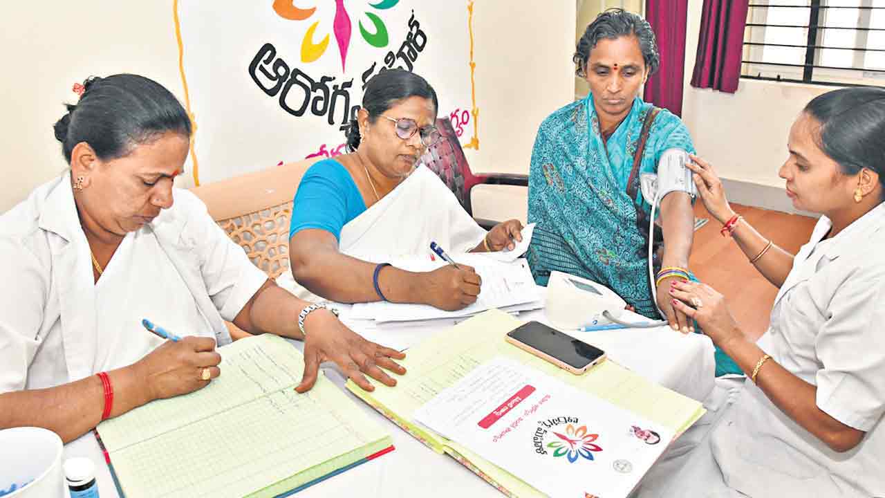 లక్ష మంది ‘ఆరోగ్య మహిళ’లు