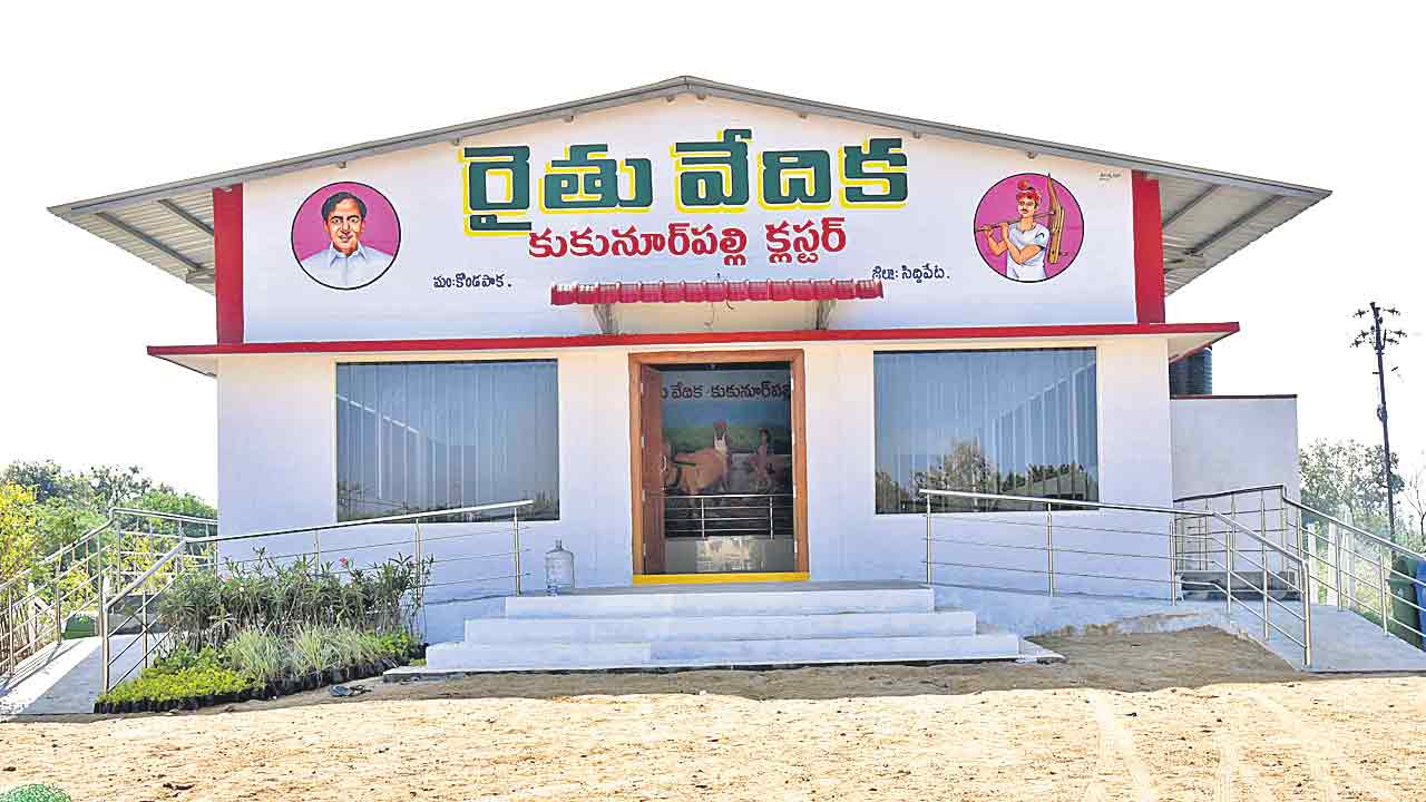 రైతు వేదికల్లో దశాబ్ది ఉత్సవాలు