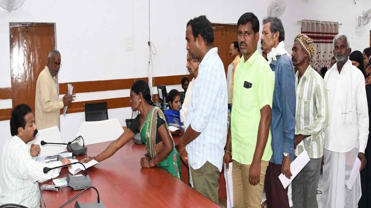 అర్జీలను వెంటనే పరిష్కరించాలి