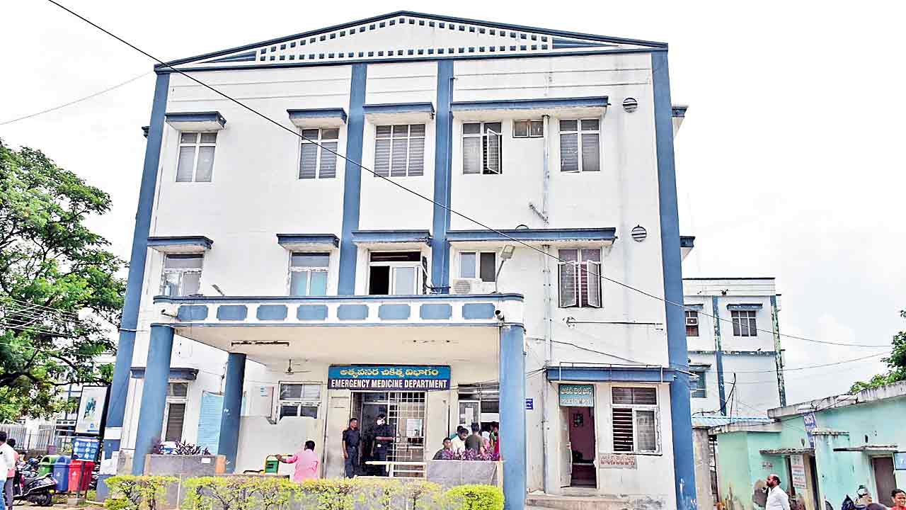 ఎంజీఎంలో ప్రత్యేక ఎమర్జెన్సీ వార్డు