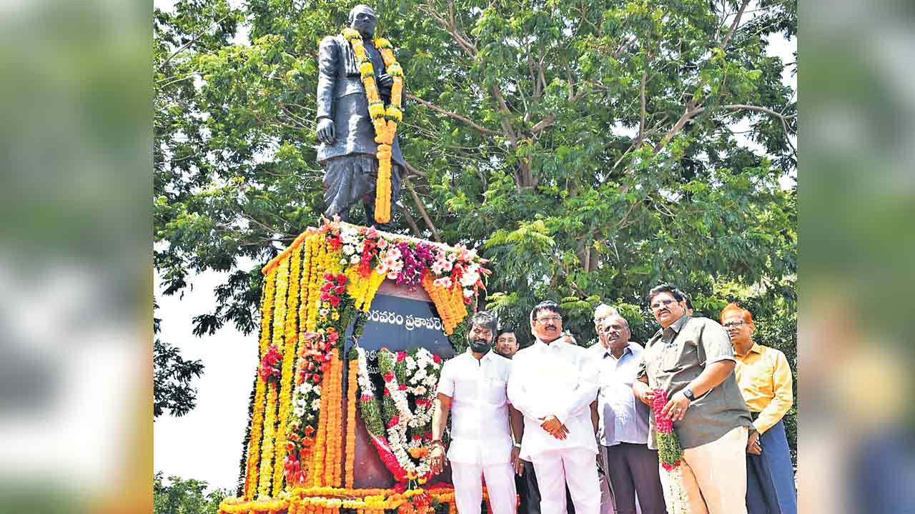 సురవరం సేవలు చిరస్మరణీయం