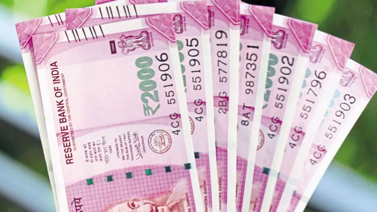 Rs.2000 note exchange | ఐడీ ప్రూఫ్‌ లేకుండా రూ.2,000 నోట్ల మార్పిడిని అనుమతించవద్దు.. ఢిల్లీ హైకోర్టులో పిటిషన్