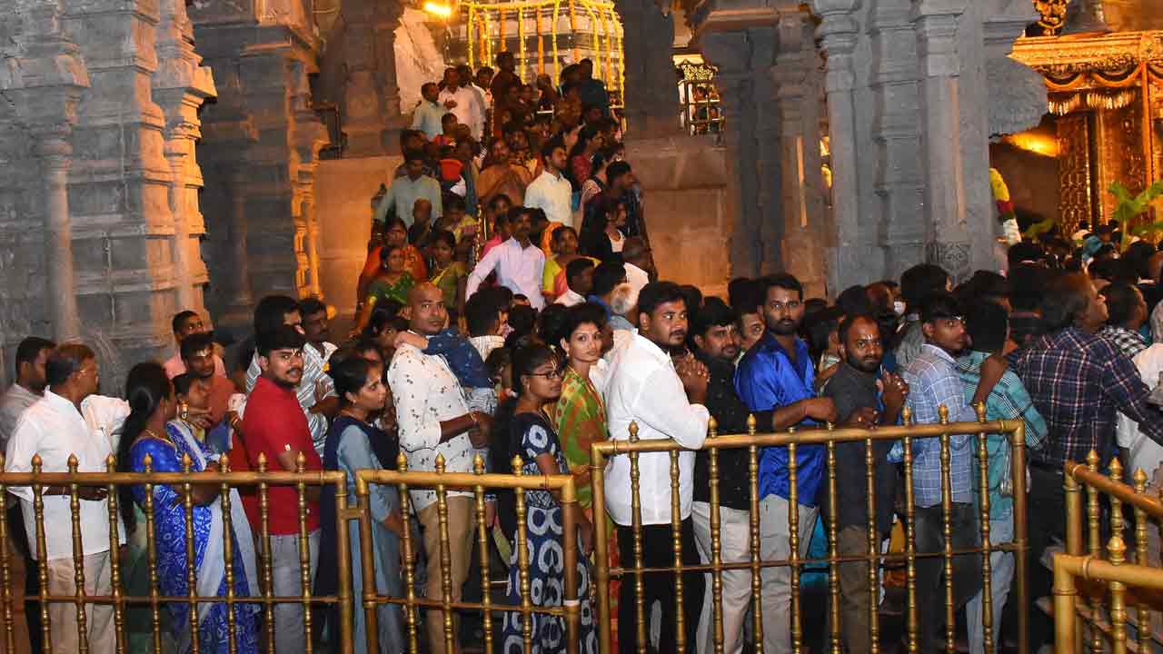 లక్ష్మీనర్సింహుడికి నిత్యారాధనలు