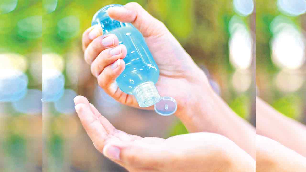 Sanitizer | శానిటైజర్లు ఎక్కువగా వాడుతున్నారా? రోగాలను కొనితెచ్చుకున్నట్లేనట!..  బీ అలర్ట్ !!