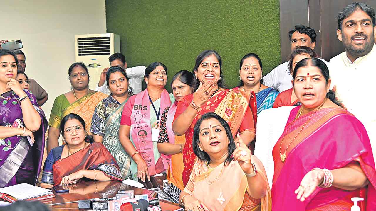 BJP |  రసాభాస.. గలీజు భాష.. వేదిక ఏదైనా బీజేపీ కార్పొరేటర్లది ఒకటే వీరంగం