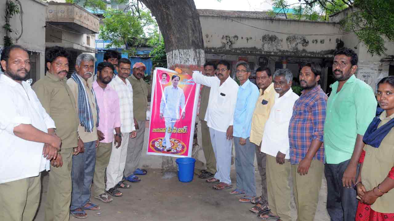 సఫాయీల ఇంట సంతోషం