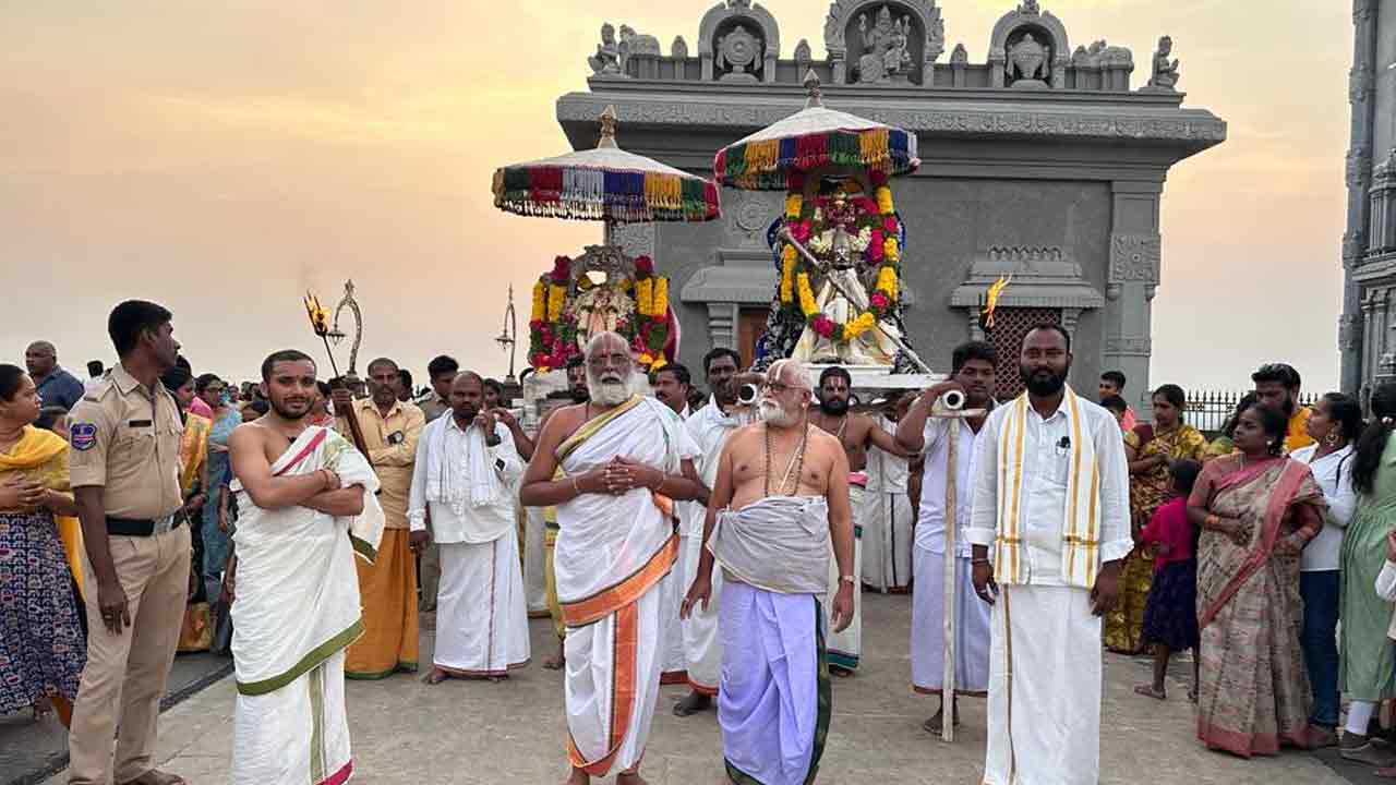 వైభవంగా యాదగిరీశుడి తిరుకల్యాణోత్సవం