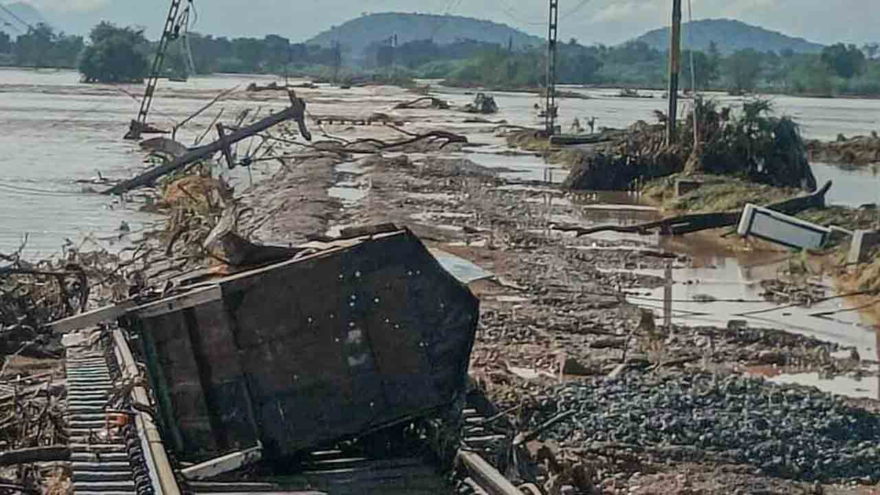 భారీ వర్షాలు.. 25 మంది మృతి