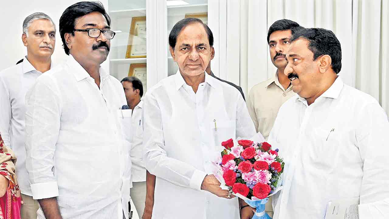 అవతరణ వేడుక సంక్షేమ కానుక