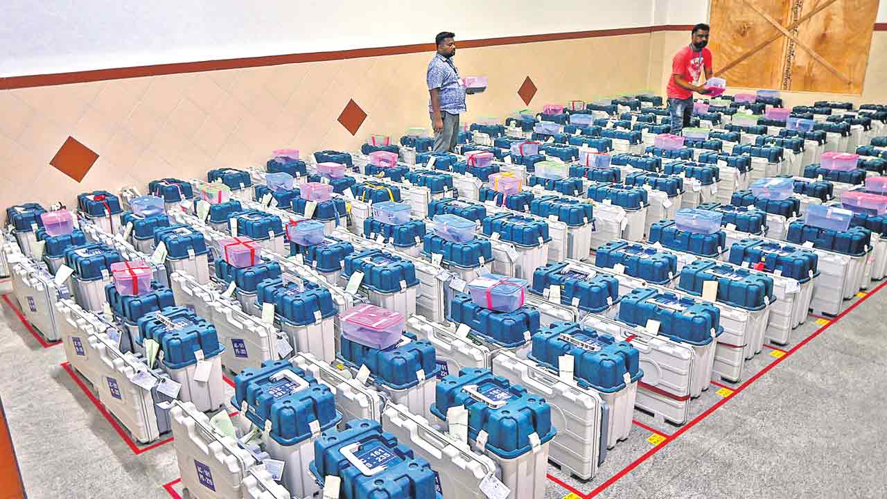 Karntaka elections |  మెజార్టీ రాకుంటే ఆపరేషన్‌.. ఎన్నికల ఫలితాలకు ముందే కమలం సన్నాహాలు