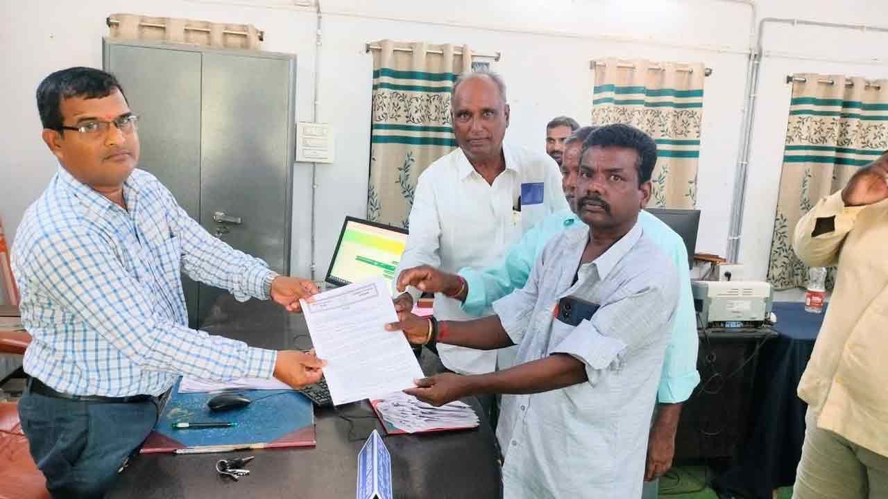 ఫార్మల్ ఫ్రెండ్లీ ధరణి