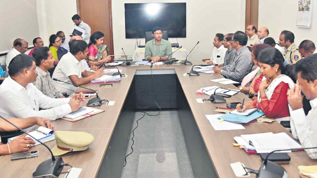 దశాబ్ది ఉత్సవాలను వైభవంగా నిర్వహించాలి