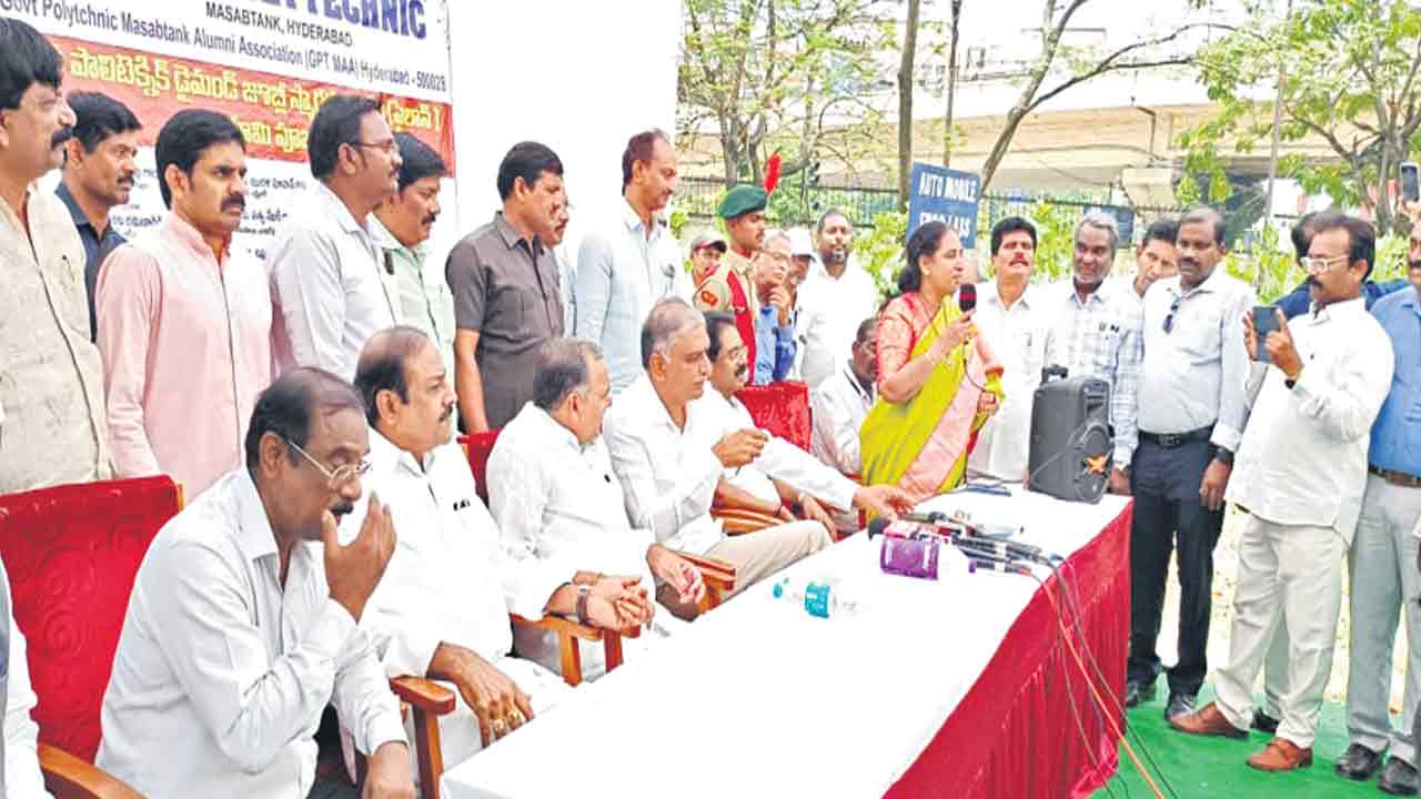 చేయిచేయి కలుపుదాం..కళాశాలను అభివృద్ధి చేద్దాం