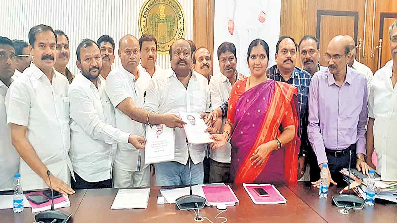 రేషన్‌ డీలర్లతో చర్చలు సఫలం