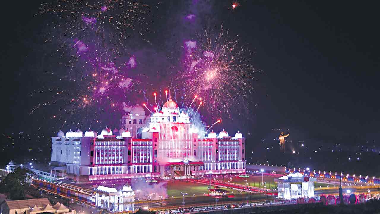 వైభవ పతాక..వెలుగుల వేడుక