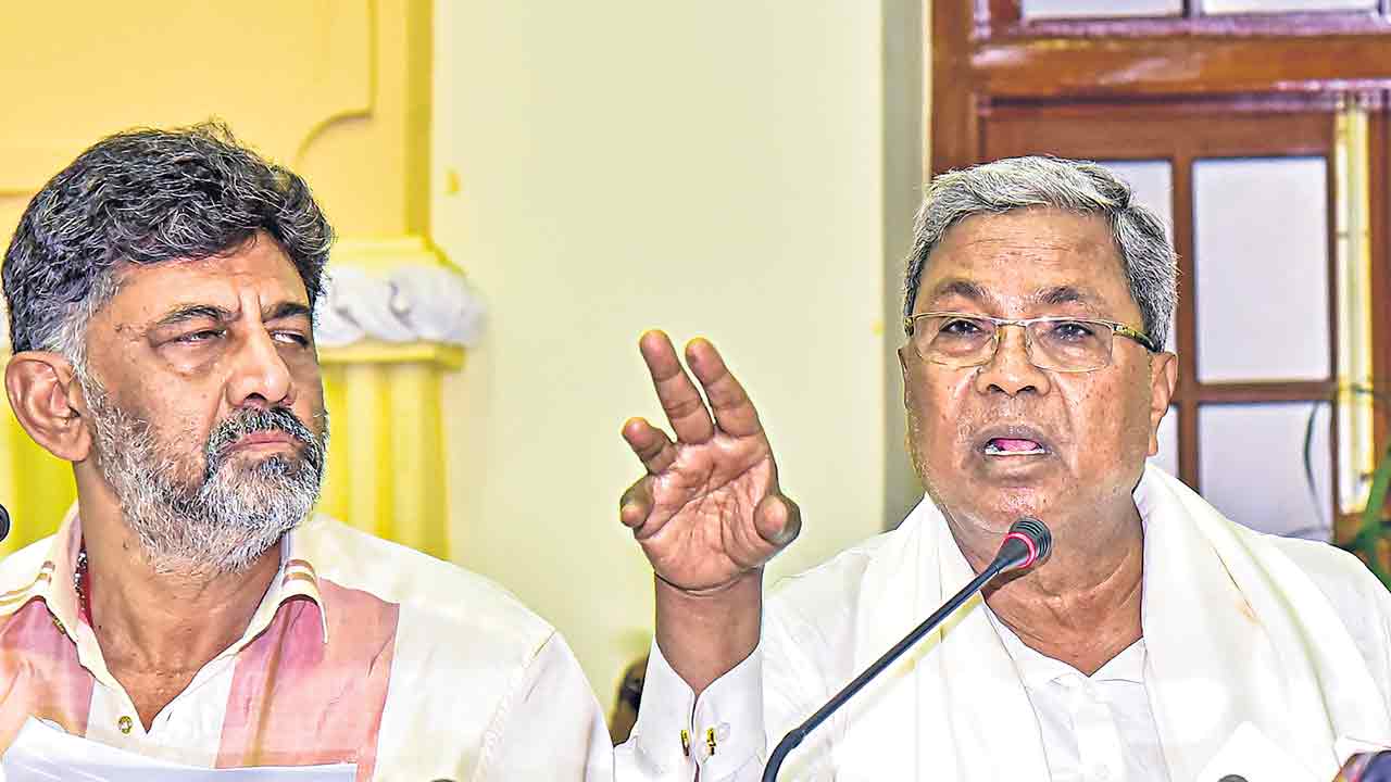 కొలువు దీరిన కొత్త ప్రభుత్వం