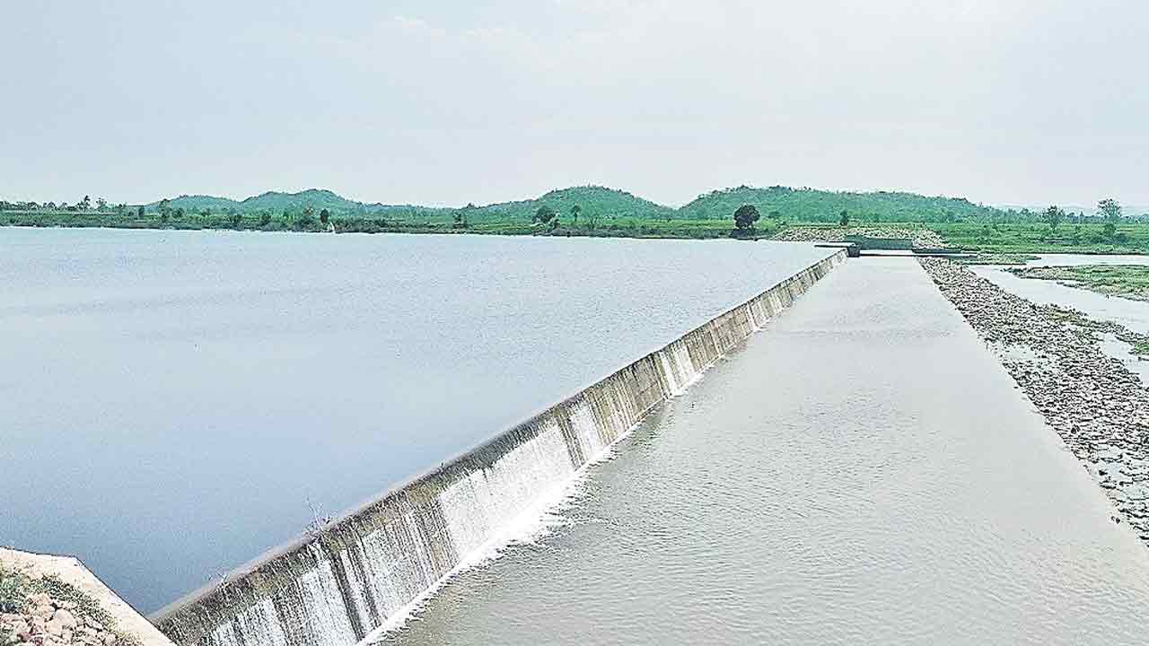 చెక్‌ డ్యాములతో జలకళ