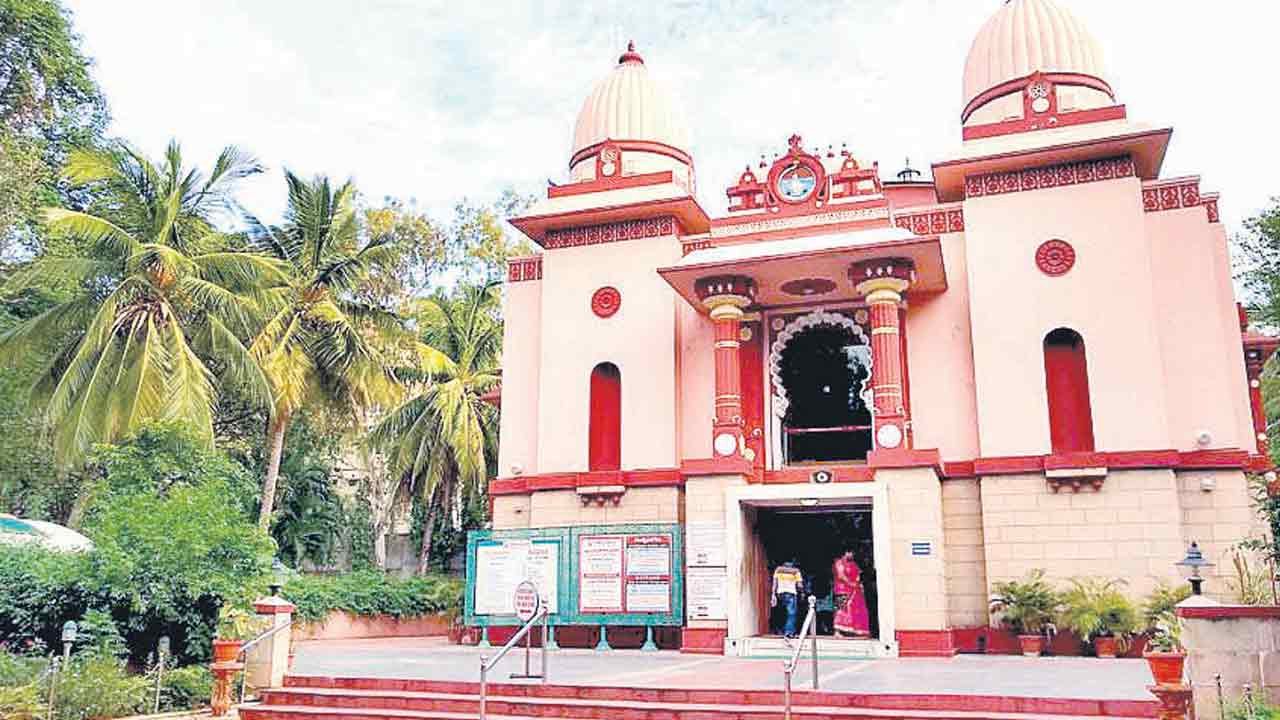 Ramakrishna Math |  ఆంగ్లం నేర్చుకుందాం.. రామకృష్ణ మఠ్లో స్పోకెన్ ఇంగ్లిష్ ఆన్లైన్, ఆఫ్లైన్ ద్వారా కోర్సులు