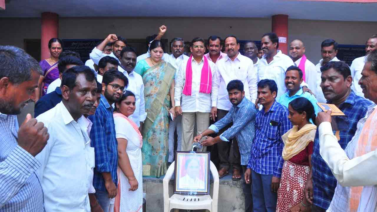 వీఆర్‌ఏల రెగ్యులరైజ్ సంబురం