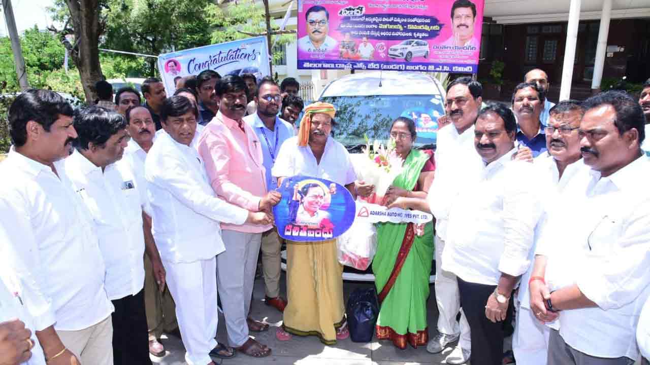 ‘బలగం’ మొగిలయ్య కుటుంబానికి దళితబంధు యూనిట్‌