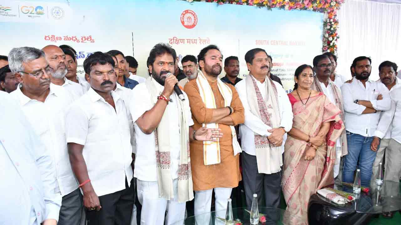 రైళ్లను ప్రయాణికులకు మరింత చేరువ చేయాలి