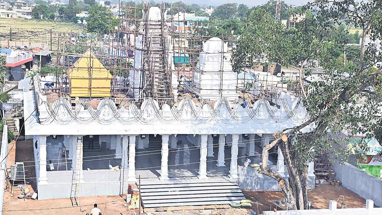 ఊరు చాలా ఇచ్చింది..కొంతైనా తిరిగివ్వాలి