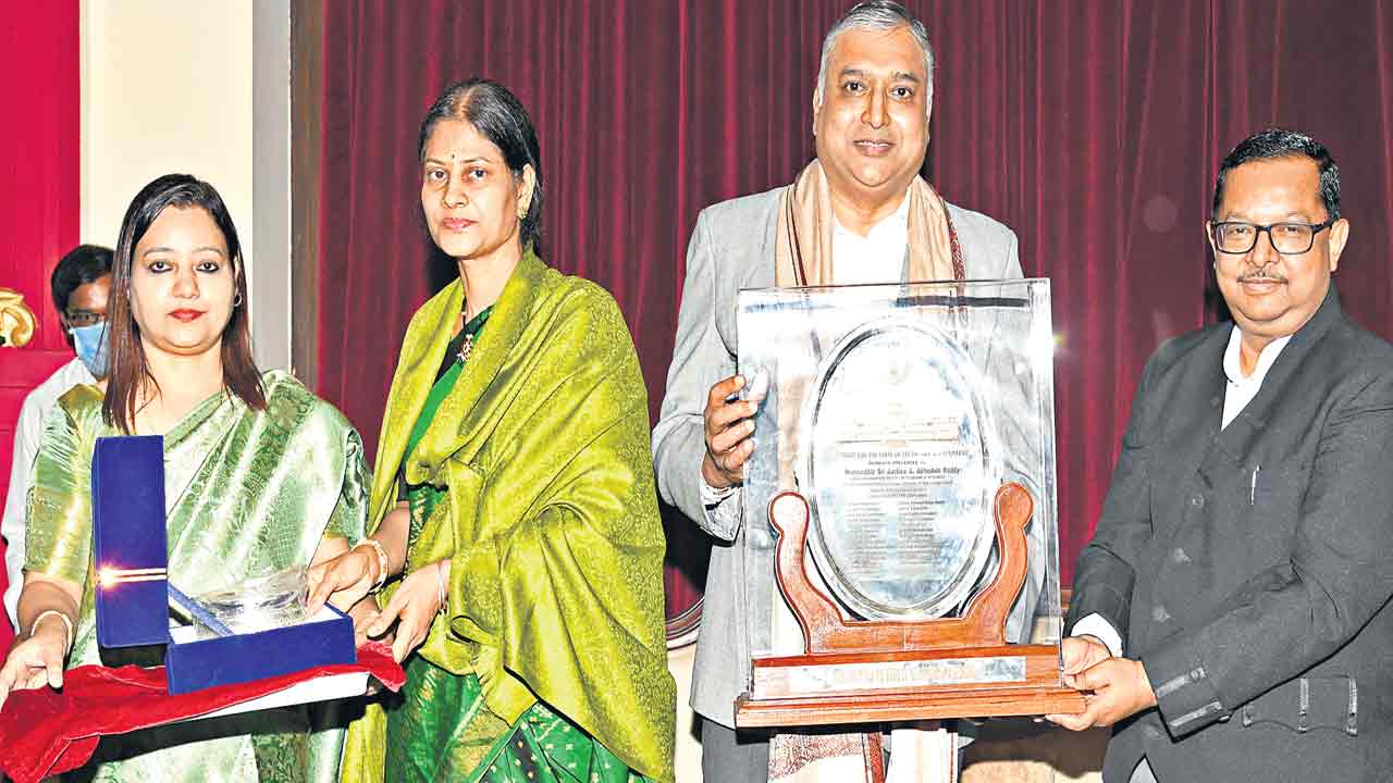 జస్టిస్‌ అభిషేక్‌రెడ్డికి హైకోర్టు వీడ్కోలు