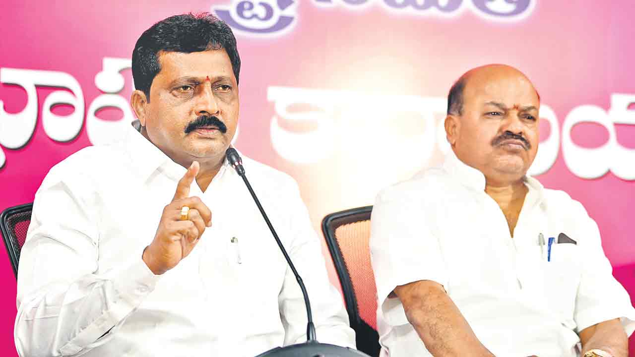 Revanth reddy |  కుల దురహంకారి రేవంత్‌.. ఆయన ఎక్కడ పోటీచేసినా ఓడిస్తాం: ఎంపీ బడుగుల