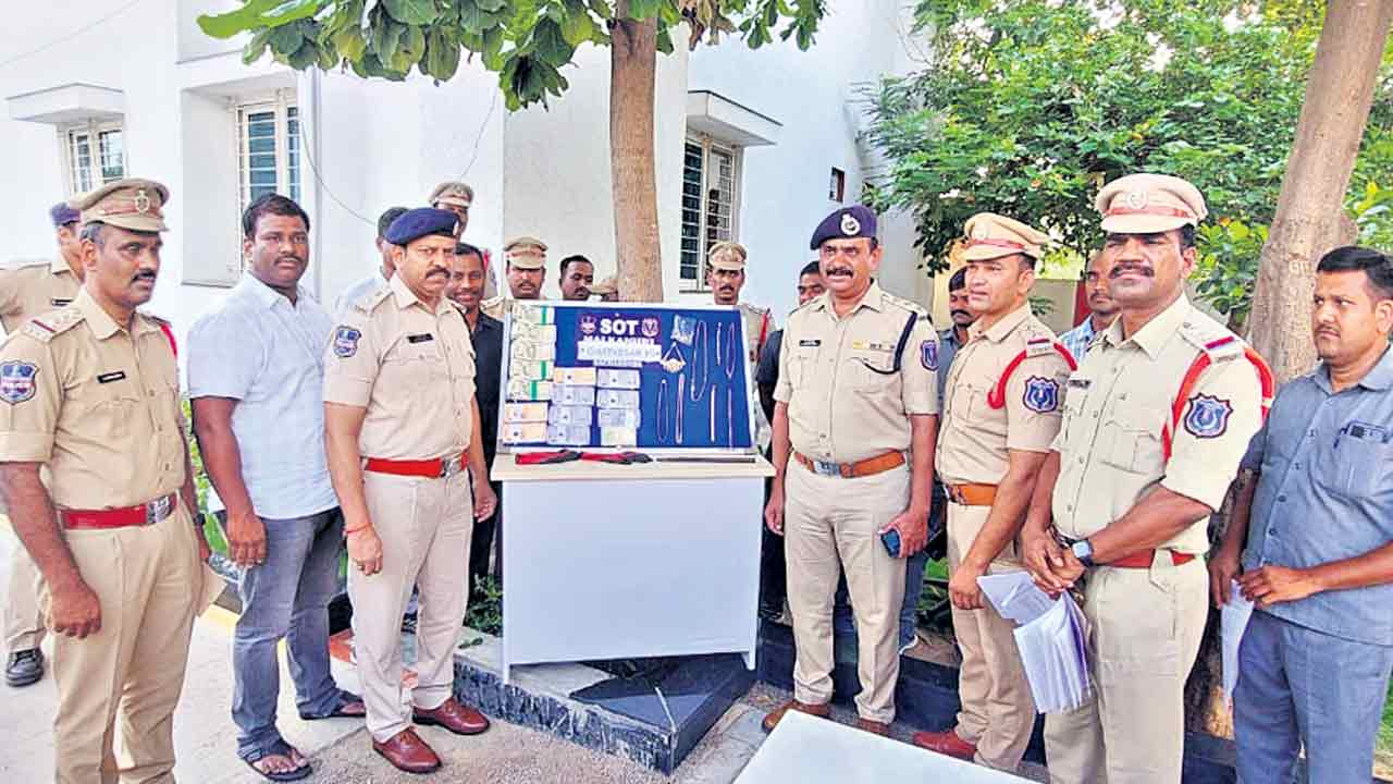 విలాసాలకు అలవాటు పడి దొంగతనాలు