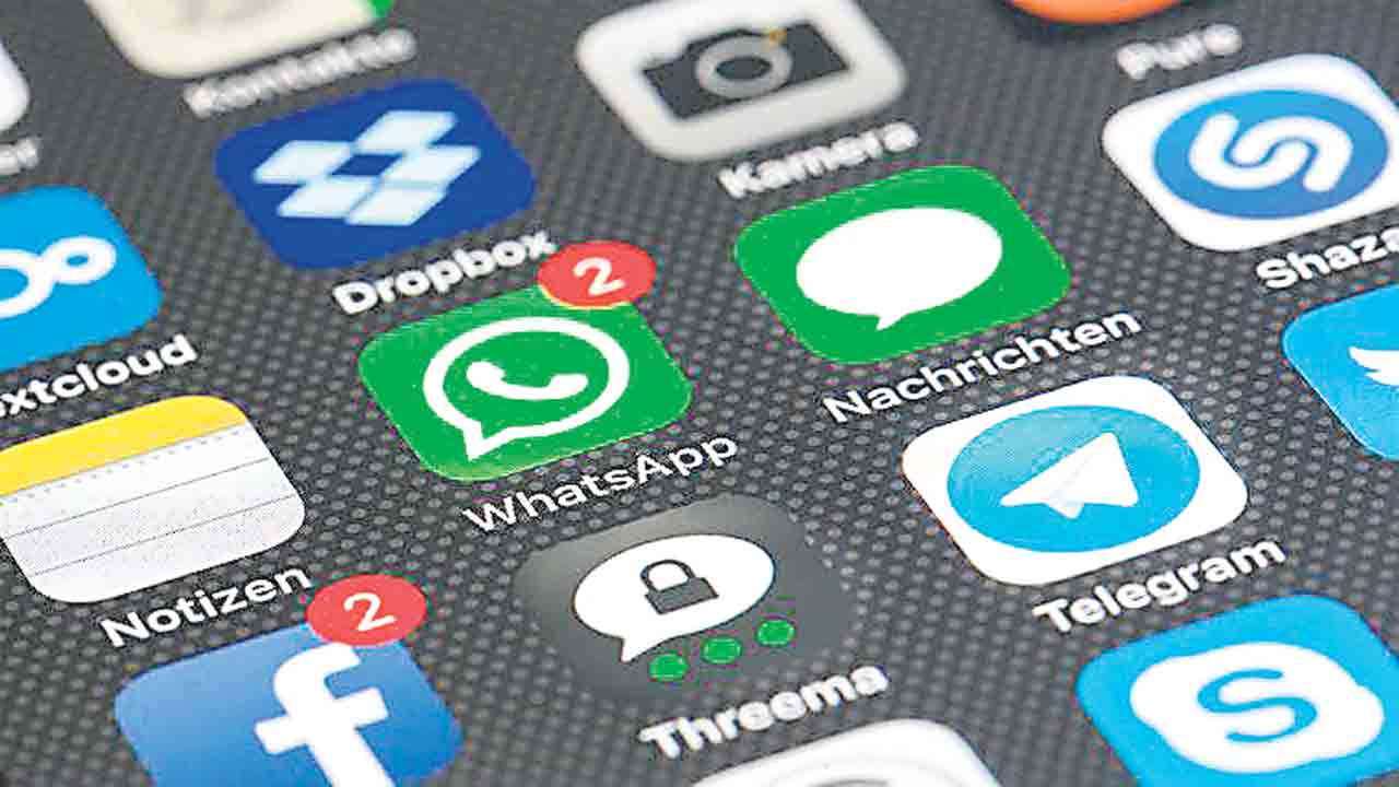 Social media |  సైబర్‌ నేరాలకు అడ్డా సోషల్‌ మీడియా.. ఆకట్టుకొనే ఫొటోలు, ఆకర్షణీయ ఉద్యోగ ప్రకటనలతో ఆశావహులకు ఎర