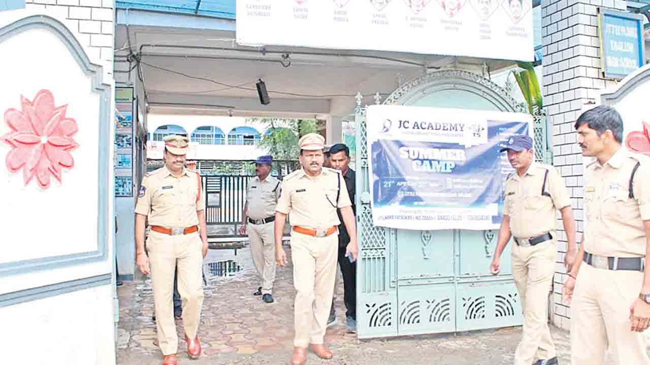 ప్రశాంతంగా కానిస్టేబుల్‌ రాత పరీక్ష