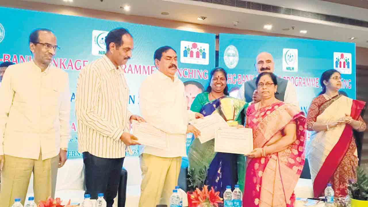 రుణాల పంపిణీ, రికవరీలో టాప్‌