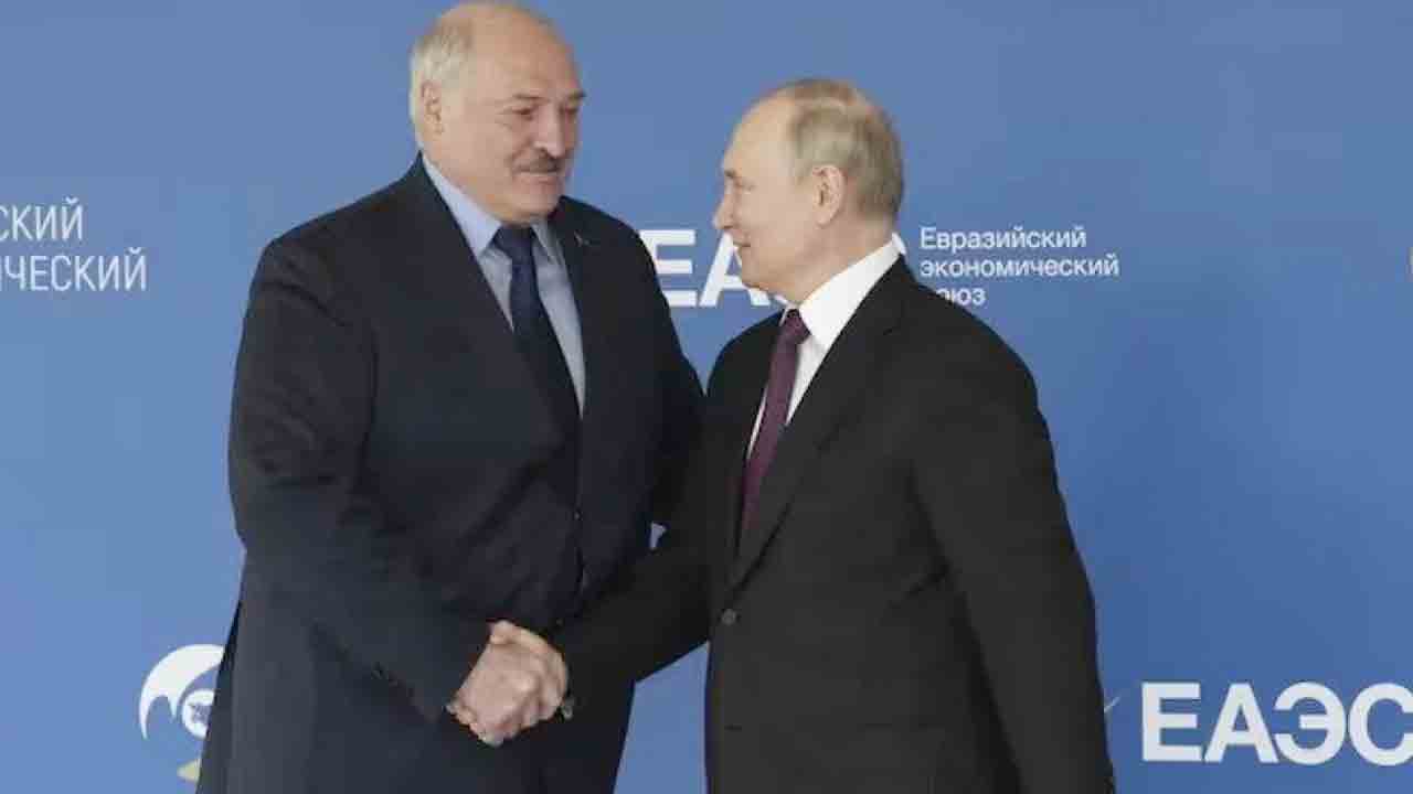 Alexander Lukashenko | పుతిన్‌తో భేటీ తర్వాత ఆసుపత్రిపాలైన బెలారస్‌ అధ్యక్షుడు.. విషప్రయోగం జరిగిందన్న ప్రతిపక్ష నేత