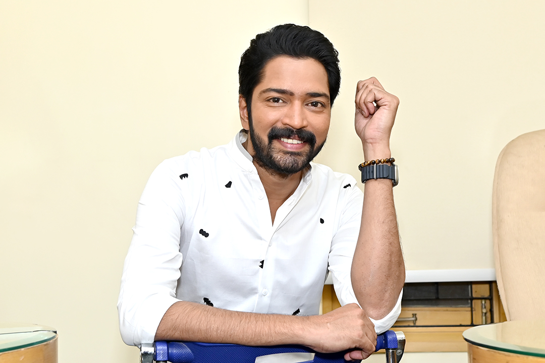 Allari Naresh | అల్లరి నరేశ్‌ (Allari Naresh)‌ కాంపౌండ్‌ నుంచి వస్తున్న తాజా చిత్రం ఉగ్రం (Ugram). నాంది (Naandhi) ఫేం విజయ్‌ కనకమేడల (vijaykanaka Medala) డైరెక్ట్ చేస్తున్నాడు. 