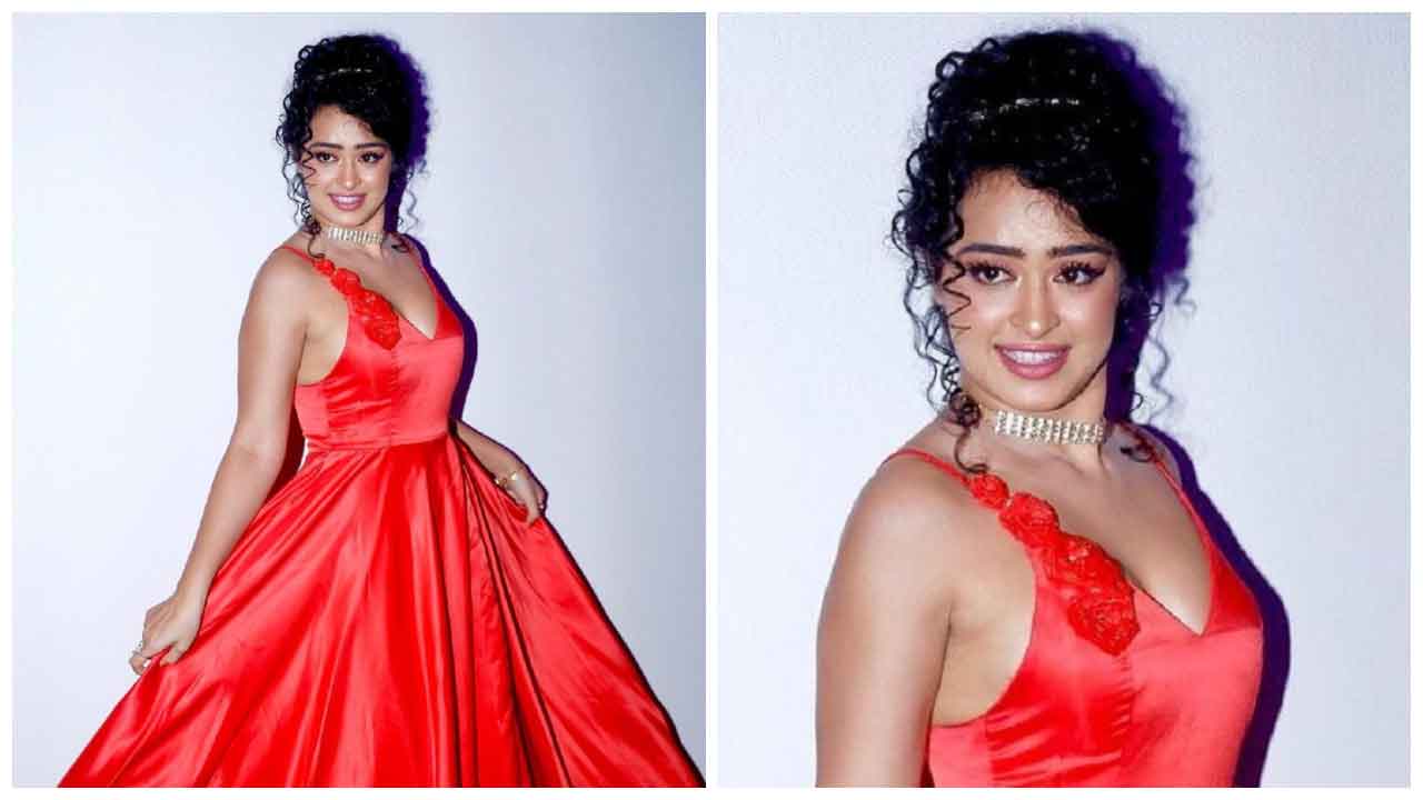 Apsara Rani | ఎరుపు రంగు దుస్తుల్లో ఉక్కిరిబిక్కిరి చేస్తున్న అప్సర అందాలు..