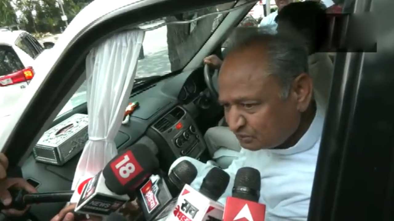 Ashok Gehlot | ఆయన పార్టీలోనే ఉంటే ఎందుకు నాతో కలిసి పని చేయడం లేదు..?: అశోక్‌ గెహ్లాట్‌