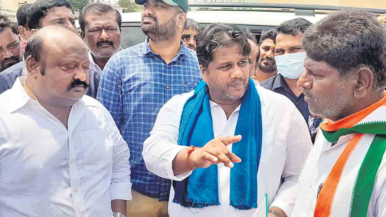 Minister Gangula Kamalakar |  అన్నా.. ఎఫ్‌ఏక్యూ అంటే ఏంటిదే?.. మంత్రి గంగుల ప్రశ్నలకు నీళ్లు నమిలిన కాంగ్రెస్‌ నాయకులు