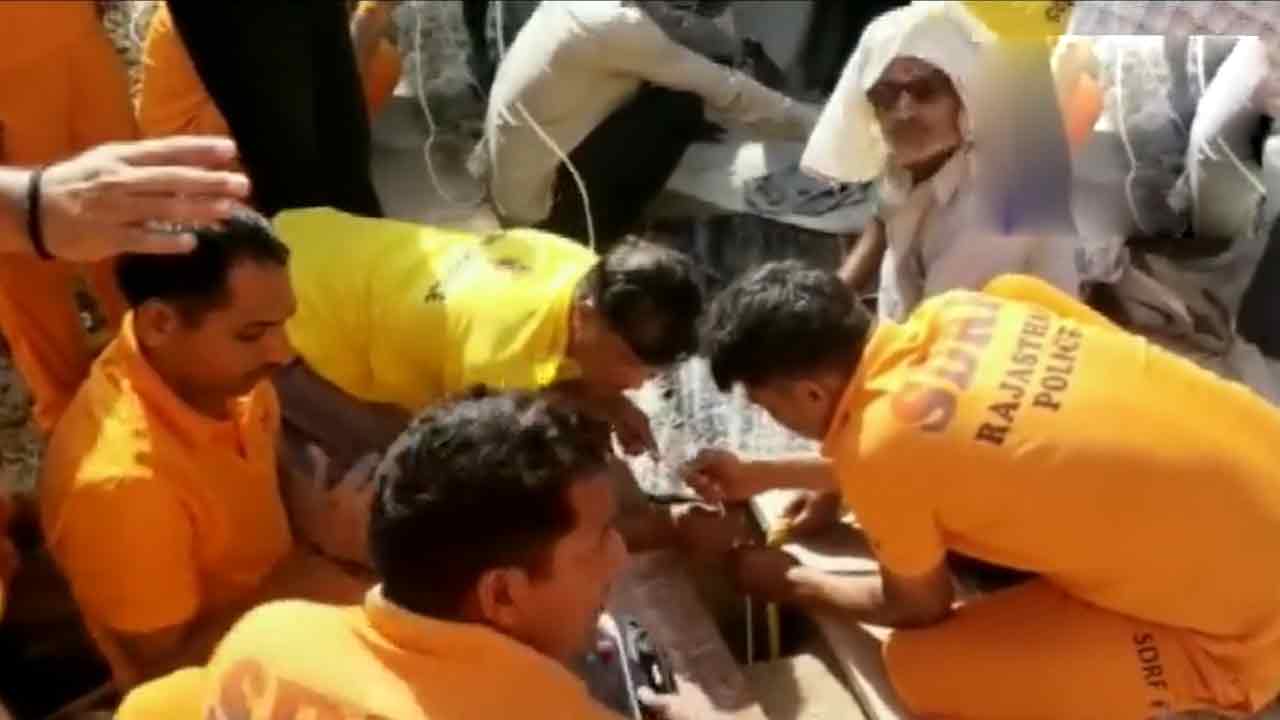 Boy fell into borewell | బోరుబావిలో పడిన 9 ఏళ్ల బాలుడు.. కొనసాగుతున్న సహాయక చర్యలు