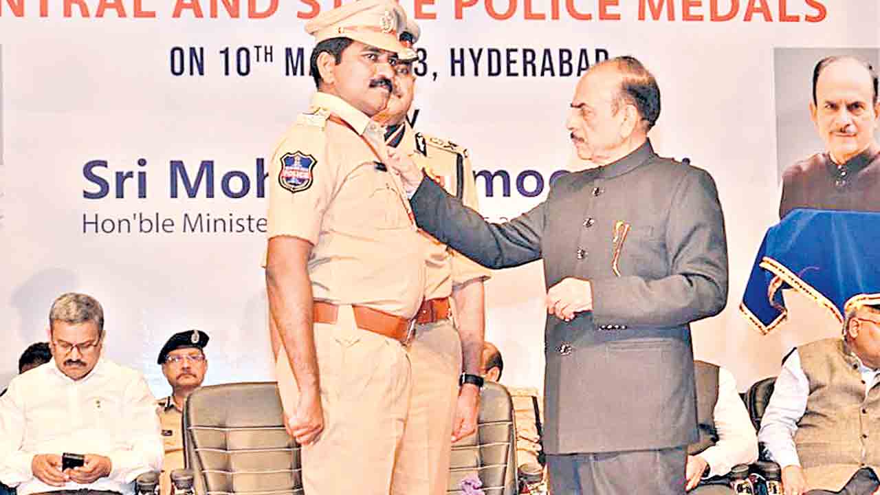 సీఐ ఉపేందర్‌కు ఉత్కృష్ట సేవా పతకం