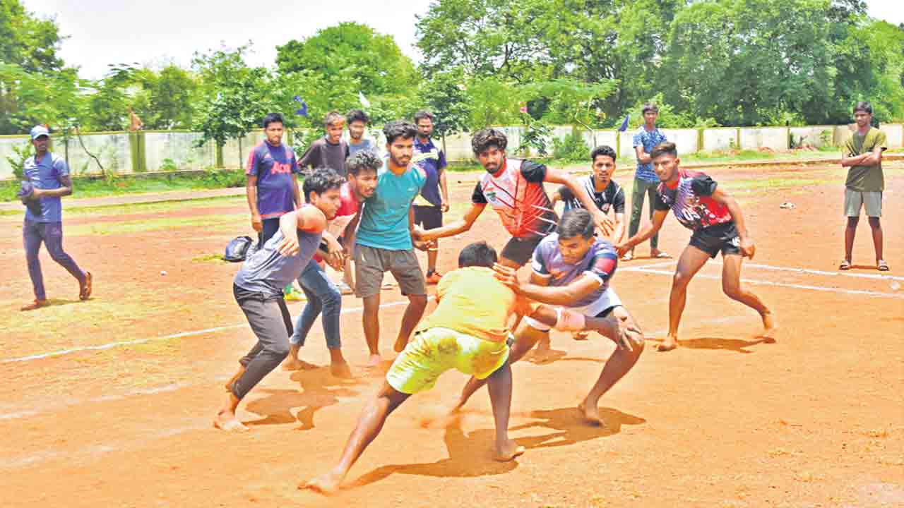 రెండో రోజూ.. రసవత్తరంగా..
