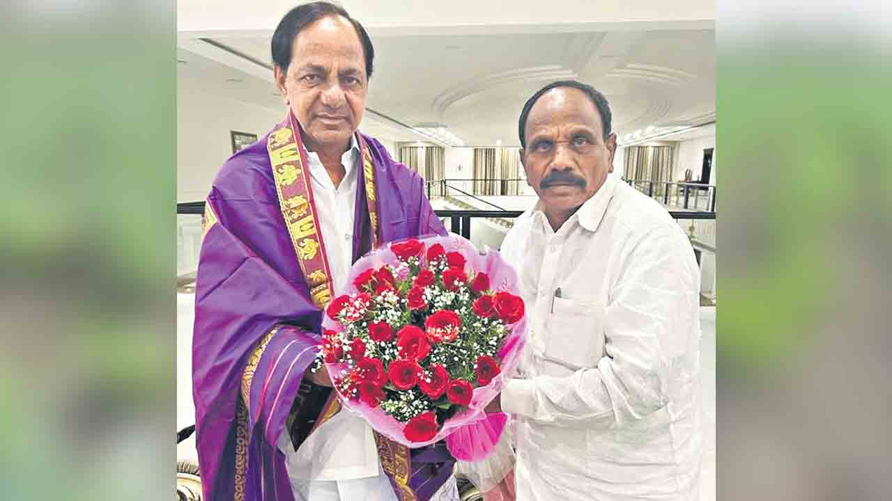 సీఎం కేసీఆర్‌ను కలిసిన ఎమ్మెల్యే కాలె యాదయ్య