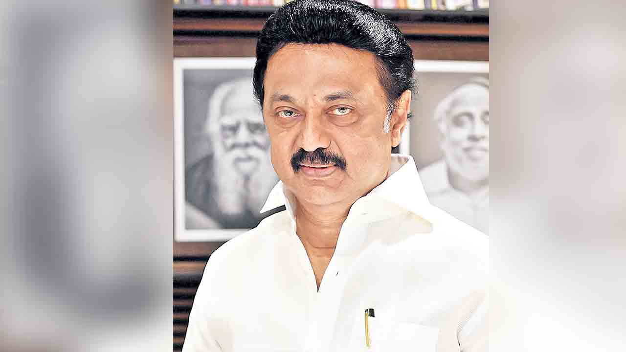 గుజరాత్ పాలు మాకొద్దు!