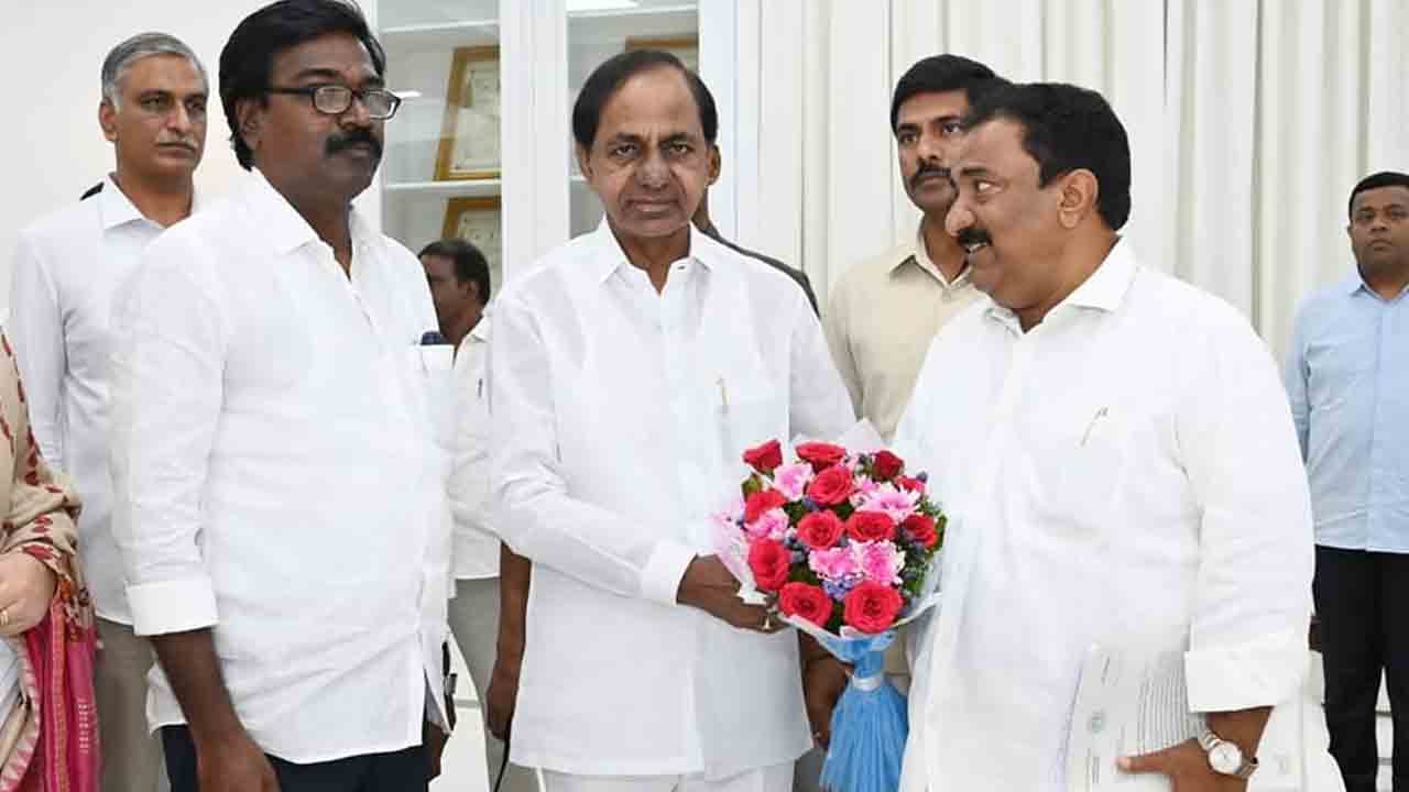 CM KCR | వీఆర్ఏ.. జేపీఎస్‌ల క్ర‌మ‌బ‌ద్ధీక‌ర‌ణ‌పై సీఎం కేసీఆర్‌కు మంత్రి పువ్వాడ కృత‌జ్ఞ‌త‌లు