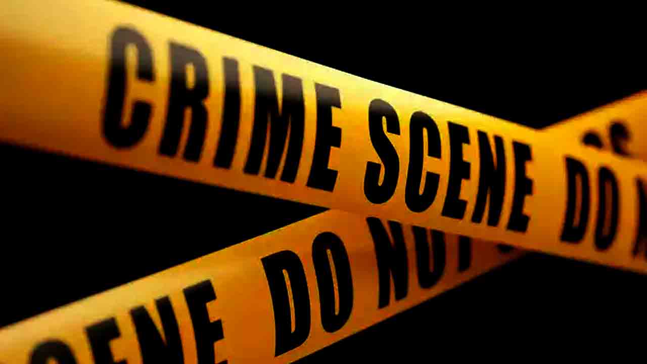 Crime news | తల్లిని అసభ్య పదజాలంతో దూషించిన వ్యక్తిని మెడపై స్క్రూడ్రైవర్‌తో పొడిచి చంపిన బాలుడు