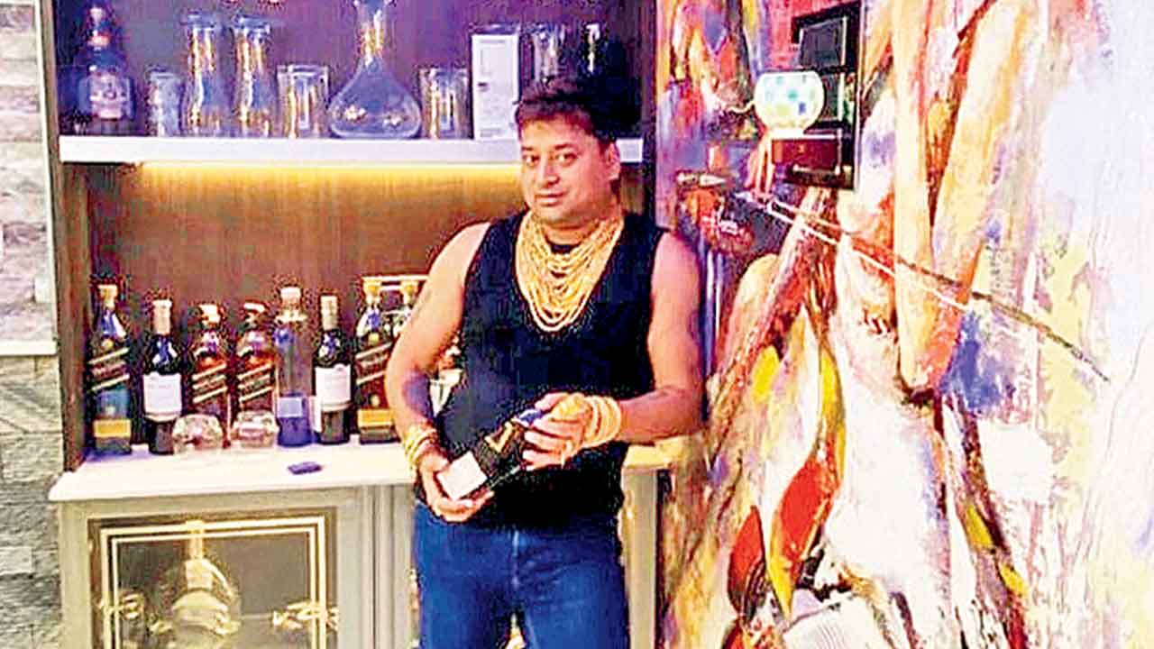 Chakradhar goud |  మోసపు సొమ్ము పక్కాగా వైట్‌.. తొలుత పెట్రోల్‌ బంకుల ఖాతాల్లోకి.. ఆపై 3 శాతం కమీషన్‌తో తిరిగి చేతికి