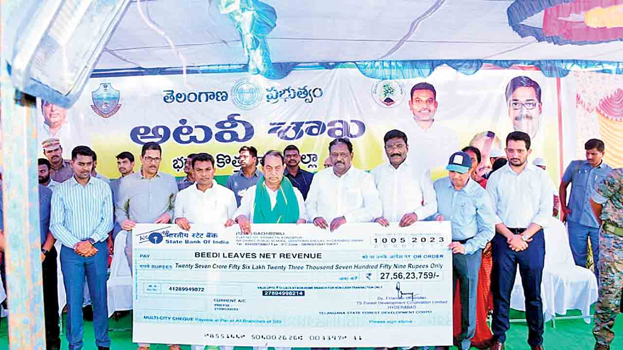 తునికాకు కార్మికులకు 900 కోట్ల బోనస్‌