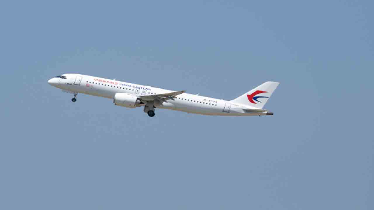 China | చైనా సొంతంగా నిర్మించిన ప్రయాణికుల విమానం.. తొలి జర్నీ సక్సెస్‌