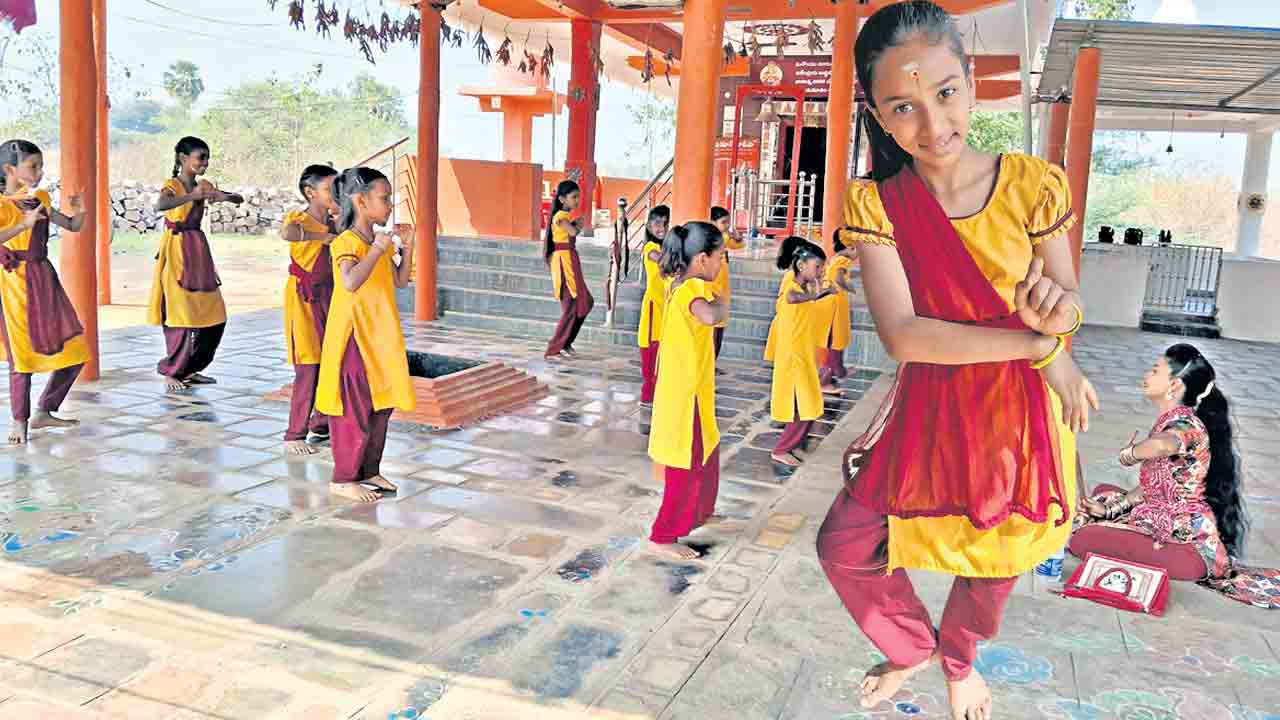 క‌ళామ త‌ల్లి పై ప్రేమ‌తో..